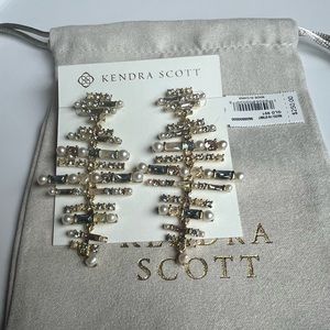 Kendra Scott Madelyn statement earrings in gold